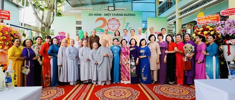 Lưu niệm tại buổi lễ kỷ niệm 20 năm thành lập Trường Mầm non Tịnh Nghiêm