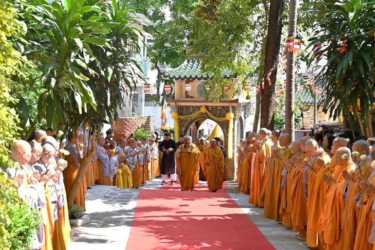 Lối vào Linh Phong Thiền Uyển tại P.Vũng Tàu