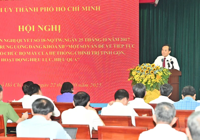 Hội nghị tổng kết thực hiện Nghị quyết 18-NQ/TW do Thành ủy TP.HCM tổ chức sáng nay, 22-10 - Ảnh: Việt Dũng