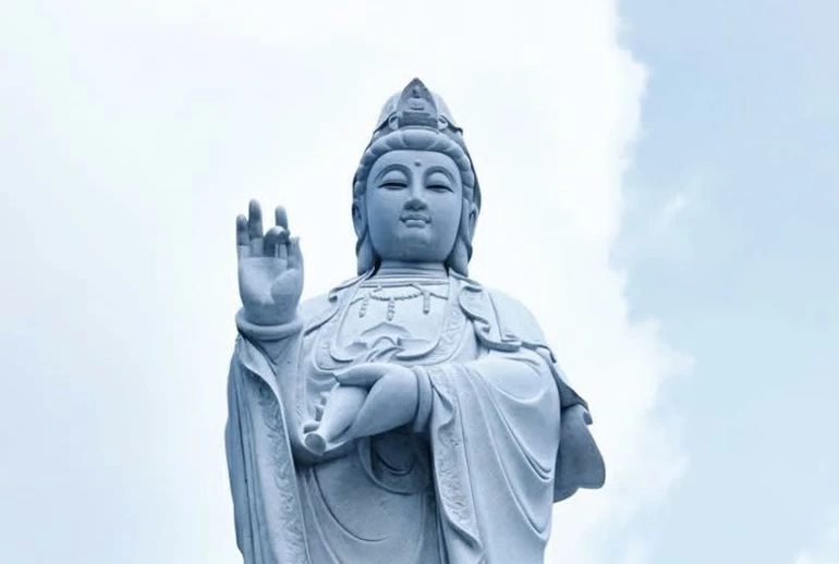 Tôn tượng Bồ-tát Quán Thế Âm tại Việt Nam Quốc Tự