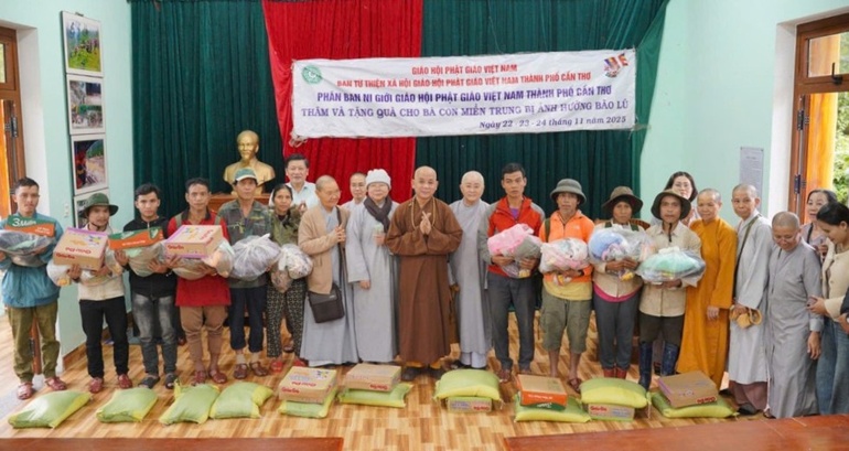 Các tổ chức, tự viện thăm và trao quà đến đồng bào vùng bão lũ miền Trung, Tây Nguyên