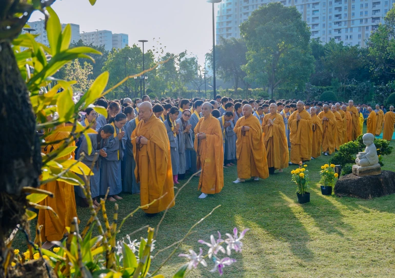 [Video] Lễ vía Đức Phật Di Đà tại chùa Huê Nghiêm - khởi đầu mùa tu Gia hạnh Phổ Hiền năm Ất Tỵ