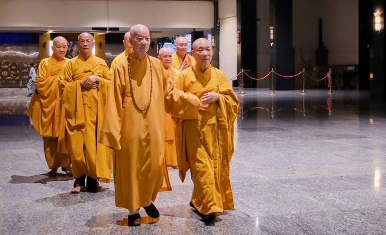 Hòa thượng Thích Bảo Nghiêm và Hòa thượng Thích Quảng Hà với Đức Pháp chủ GHPGVN 