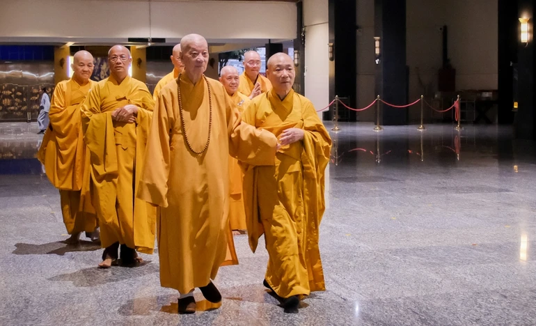 Hòa thượng Thích Bảo Nghiêm và Hòa thượng Thích Quảng Hà với Đức Pháp chủ GHPGVN 