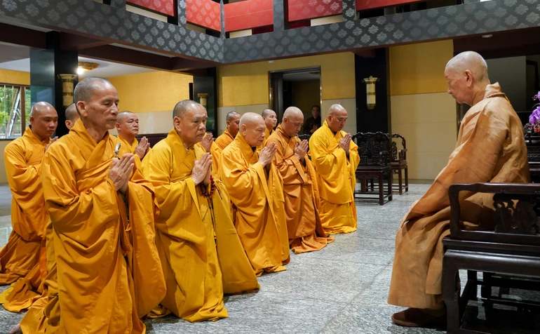 Trưởng lão Hòa thượng Thích Thiện Nhơn tác bạch khánh tuế Đức Pháp chủ GHPGVN - Ảnh: Nguyện Truyền/BGN