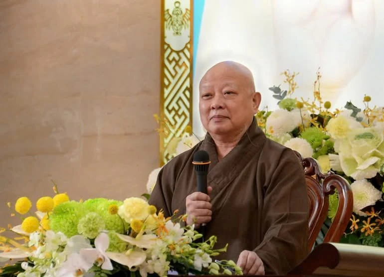 Hòa thượng Thích Lệ Trang và chư Tăng trong nghi lễ thiền môn