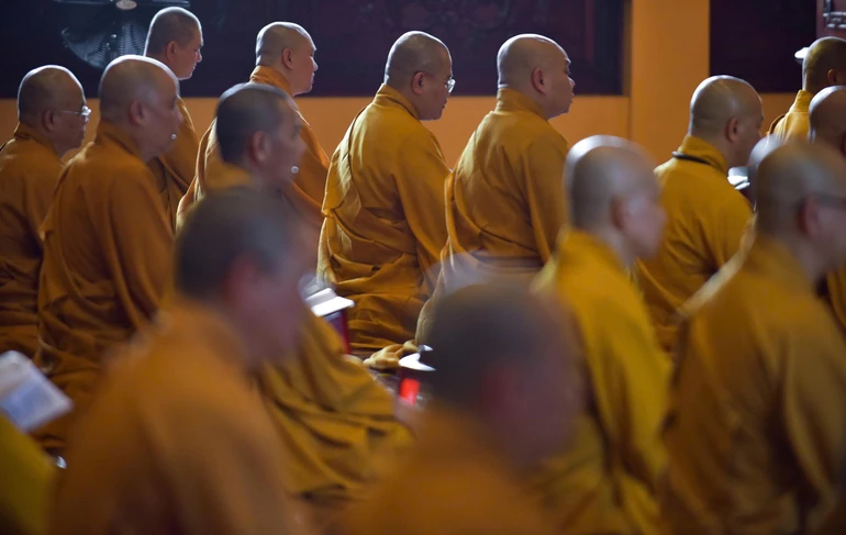 Tăng Ni hàng năm phải An cư ba tháng (Tiền An cư hoặc Hậu An cư) để thúc liễm thân tâm, trau dồi Giới - Định - Tuệ, giữ gìn quy củ tùng lâm, trang nghiêm Giáo hội, lợi lạc tự thân và lợi ích xã hội - Ảnh: BGN