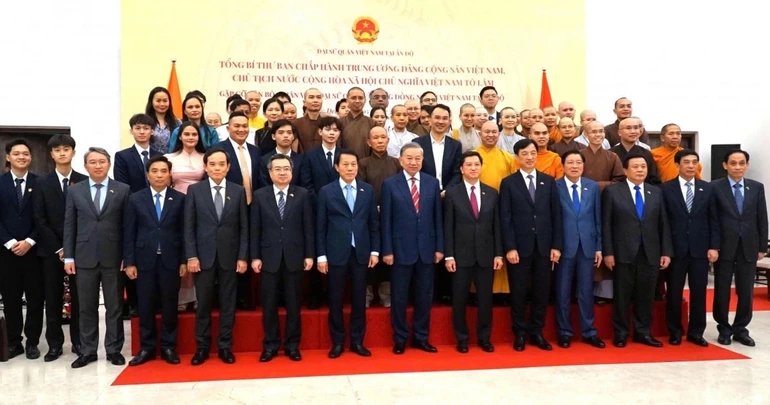 Tổng Bí thư, Chủ tịch nước Tô Lâm và Đoàn đại biểu cấp cao Việt Nam thăm Đại sứ quán Việt Nam tại Ấn Độ, gặp gỡ cán bộ, nhân viên và cộng đồng người Việt Nam tại Ấn Độ chiều tối 5-5-2026