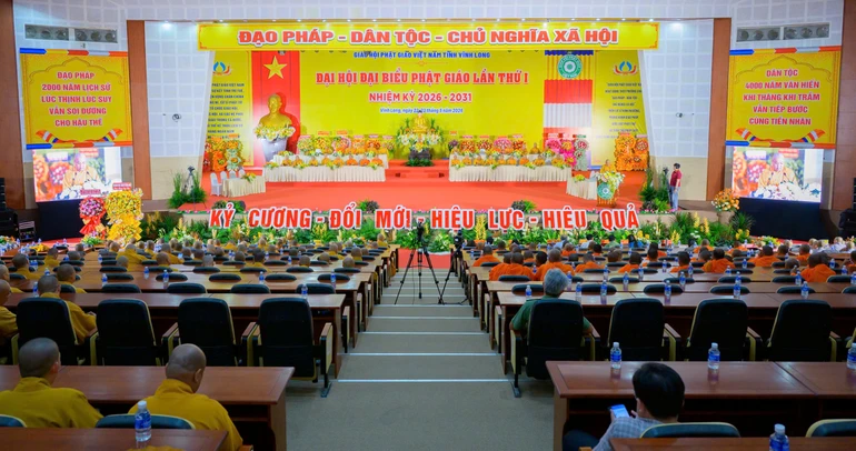 Lễ kỷ niệm 45 năm ngày thành lập GHPGVN (1981-2026) trong khuôn khổ Đại hội đại biểu Phật giáo tỉnh Vĩnh Long lần thứ I, nhiệm kỳ 2026-2031 - Ảnh: Tâm Quý/BGN