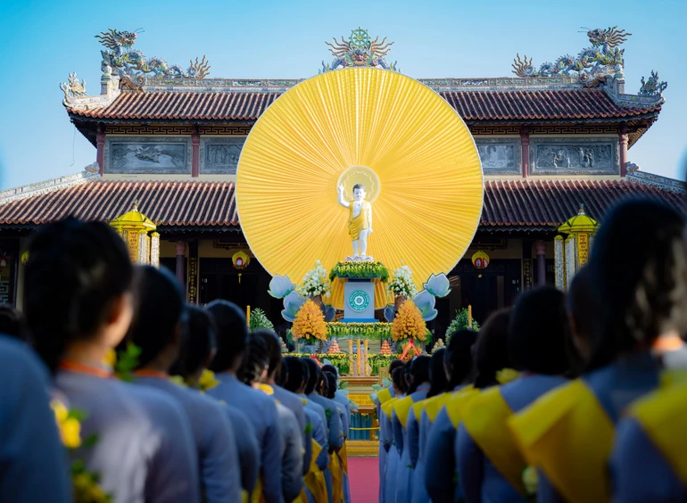 Lễ đài chính tại tổ đình Từ Đàm (P.Thuận Hóa, TP.Huế)