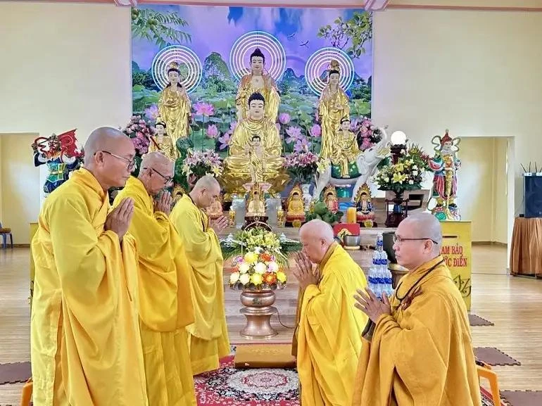 Chư Tăng tác pháp an cư