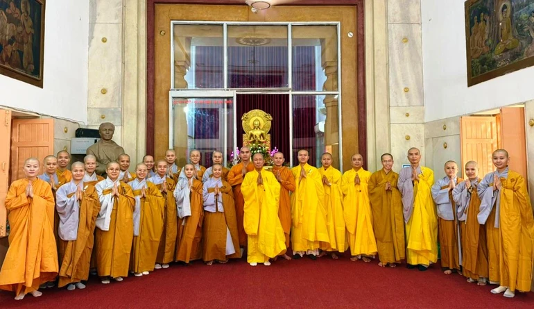 Chư Tăng Ni du học tại Ấn Độ tham dự Lễ Phật đản tại chùa Mahabodhi, New Delhi
