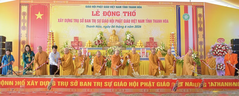 Ban Trị sự GHPGVN tỉnh Thanh Hóa thực hiện nghi thức động thổ xây dựng chùa Thiên Vương (X.Hoằng Lộc) - trụ sở Văn phòng Ban Trị sự Phật giáo tỉnh - Ảnh: Quảng Đạo/BGN
