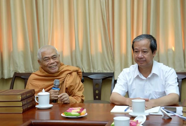 Hòa thượng Thích Giác Toàn và PGS.TS Nguyễn Kim Sơn - Ảnh: Bảo Toàn/BGN
