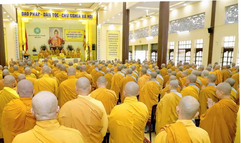 Quang cảnh buổi sinh hoạt của Tăng Ni khu vực Bình Dương tại tổ đình Hội Khánh