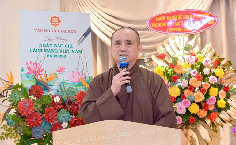 Thượng tọa Thích Tâm Hải chia sẻ tại buổi họp mặt thân mật nhân dịp Kỷ niệm 101 năm Ngày Báo chí Cách mạng Việt Nam (21-6-1925 - 21-6-2026) - Ảnh: Quảng Đạo/BGN