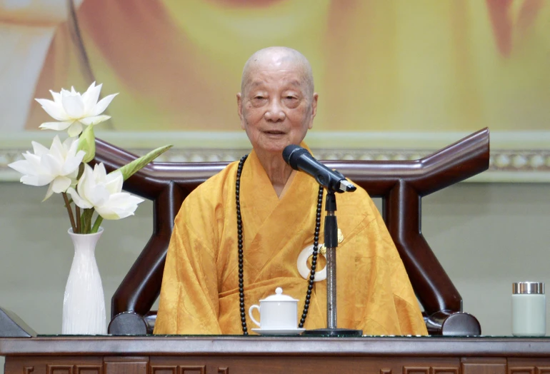 Đại lão Hòa thượng Thích Trí Quảng, Pháp chủ GHPGVN khai thị trong khóa tu Ngày an lạc kỳ 2 ở Học viện Phật giáo VN tại TP.HCM - Ảnh: Bảo Toàn/BGN