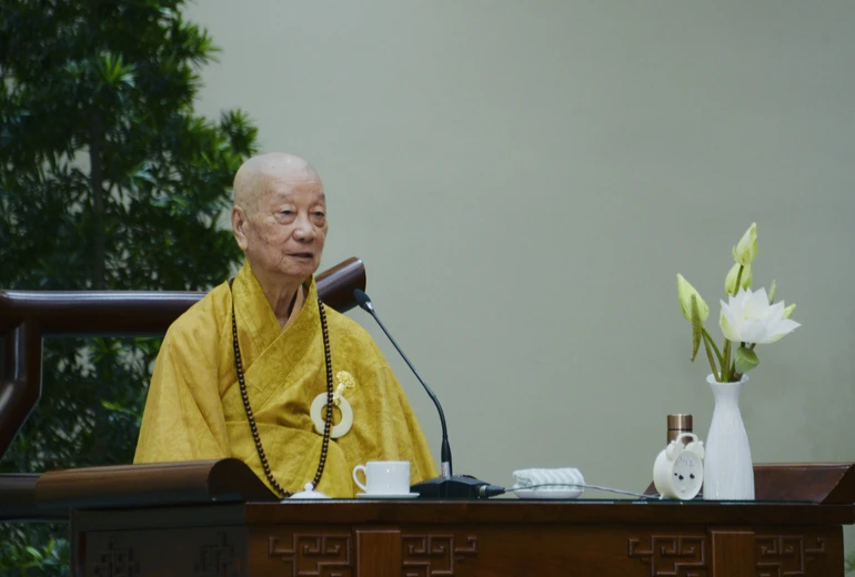 Đại lão Hòa thượng Thích Trí Quảng, Pháp chủ GHPGVN khai thị trong khóa tu Ngày an lạc kỳ 3 ở Học viện Phật giáo VN tại TP.HCM - Ảnh: Bảo Toàn/BGN