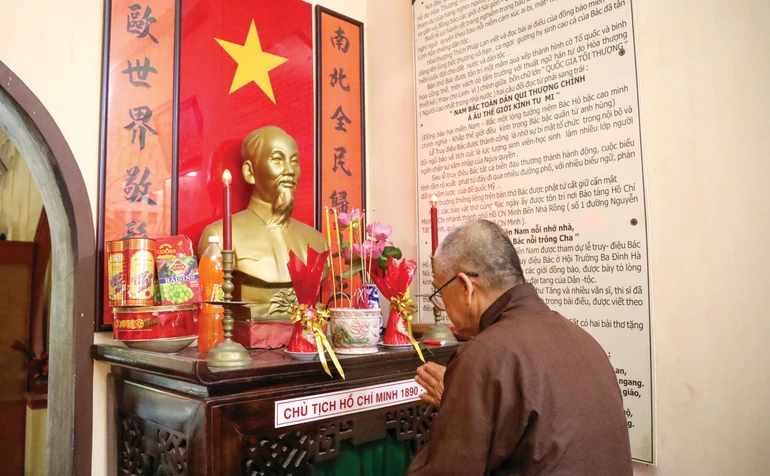 Bàn thờ Chủ tịch Hồ Chí Minh tại chùa Khánh Hưng được duy trì cho tới hiện nay - Ảnh: Võ Tấn/BGN
