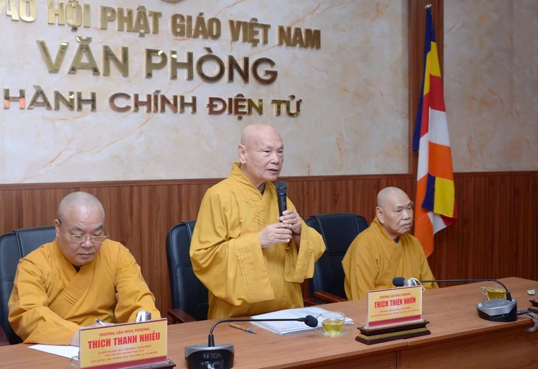 Trưởng lão Hòa thượng Thích Thiện Nhơn, Phó Pháp chủ Hội đồng Chứng minh, Chủ tịch Hội đồng Trị sự cùng chư vị Phó Chủ tịch Thường trực Hội đồng Trị sự: Hòa thượng Thích Thiện Pháp, Hòa thượng Thích Thanh Nhiễu - Ảnh: Bảo Toàn/BGN