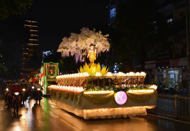 Xe hoa Báo Giác Ngộ được tuyên dương là 1 trong 4 xe thiết trí ấn tượng, sáng tạo