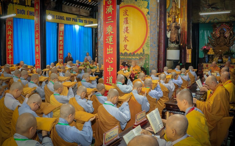 Lễ truyền giới trang nghiêm diễn ra tại giới trường chùa Phước Hưng (TP.Sa Đéc)