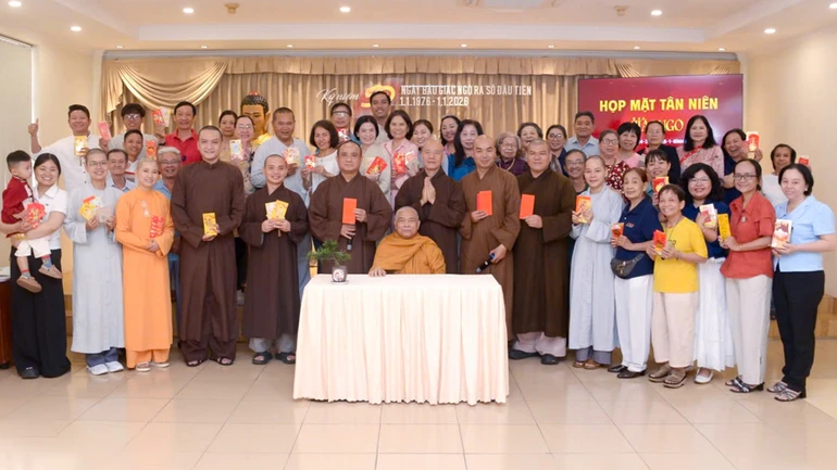 Niềm hoan hỷ của cán bộ, nhân viên và cộng tác viên Báo Giác Ngộ trong ngày gặp mặt đầu năm mới - Ảnh: Bảo Toàn/BGN