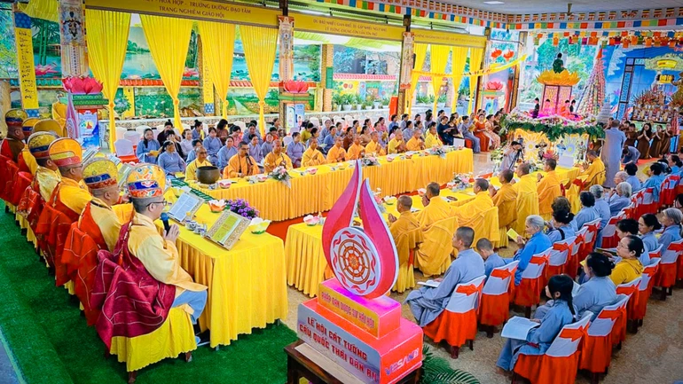 Lễ hội cát tường và pháp đàn Dược Sư tại chùa Linh Phong