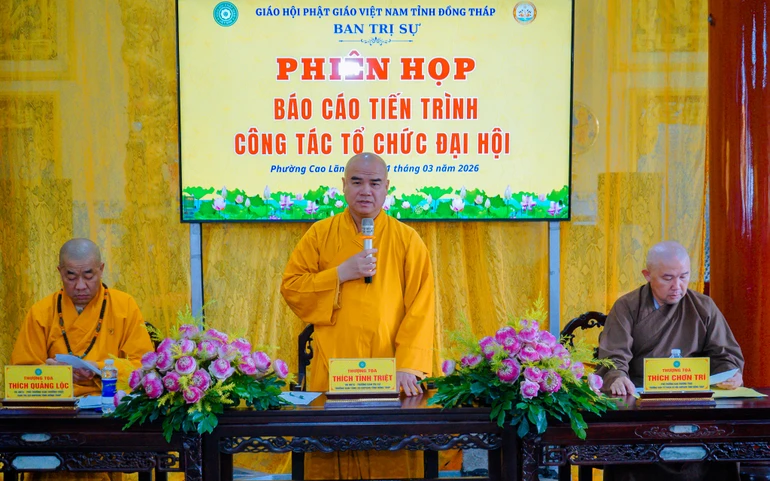 Thượng tọa Thích Tĩnh Triệt, Ủy viên Hội đồng Trị sự, Trưởng ban Trị sự GHPGVN tỉnh Đồng Tháp phát biểu chỉ đạo tại buổi họp 