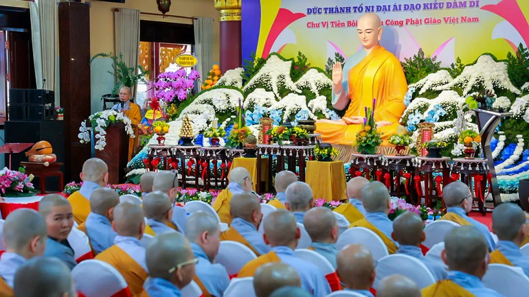 Trang nghiêm Lễ tưởng niệm Đức Thánh Tổ Ni Đại Ái Đạo tại chùa Thiền Tôn I (phường Cát Lái, TP.HCM)