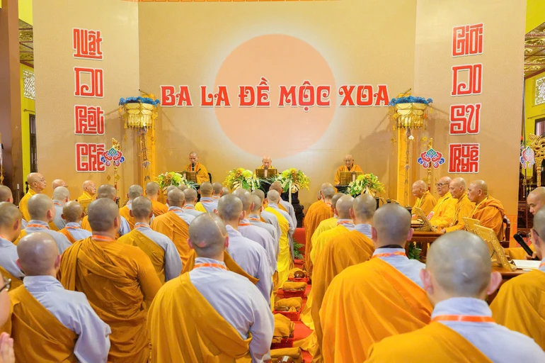 Lễ truyền giới trang nghiêm diễn ra tại giới trường tổ đình Phi Lai - Ảnh: Tâm Quý/BGN