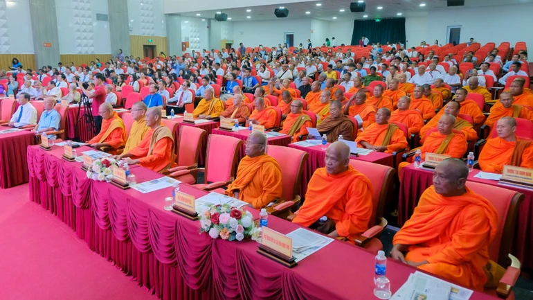 Họp mặt chư Tăng, đồng bào dân tộc Khmer nhân dịp Tết Chôl Chnăm Thmây năm 2026 tại Trung tâm Văn hóa Nghệ thuật tỉnh An Giang