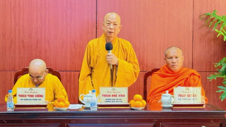 Thượng tọa Thích Huệ Khai, Ủy viên Thường trực Hội đồng Trị sự, Trưởng ban Trị sự GHPGVN tỉnh Đồng Nai chủ trì phiên họp 