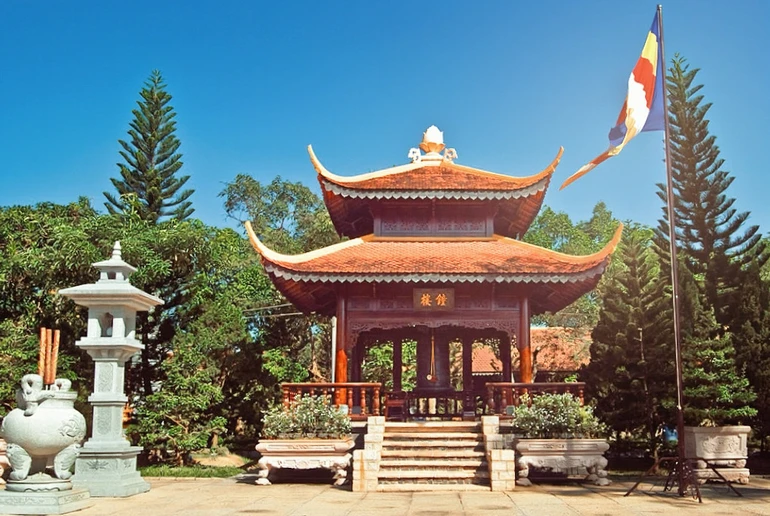 Tháp chuông tại thiền viện Thường Chiếu