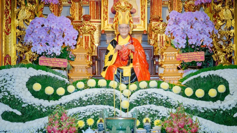 Tôn dung Trưởng lão Hòa thượng Thích Huệ Thành, Phó Pháp chủ Hội đồng Chứng minh, Tăng thống Giáo hội Phật giáo Cổ truyền Việt Nam, Đệ nhất Trưởng ban Trị sự Phật giáo Đồng Nai (cũ)