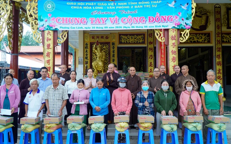 200 phần quà nhân dịp Tết Trung thu được gửi đến bà con có hoàn cảnh khó khăn tại địa phương 