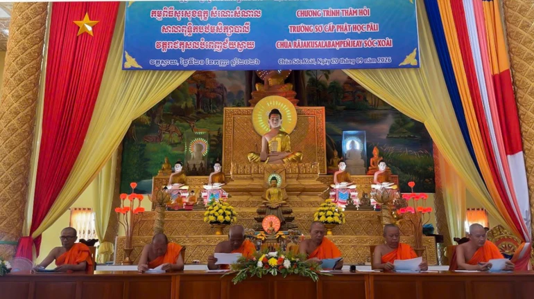 Chư tôn đức Hội Đoàn kết Sư sãi yêu nước tỉnh An Giang thăm Trường Trung cấp Phật học Nam tông Khmer Kiên Giang