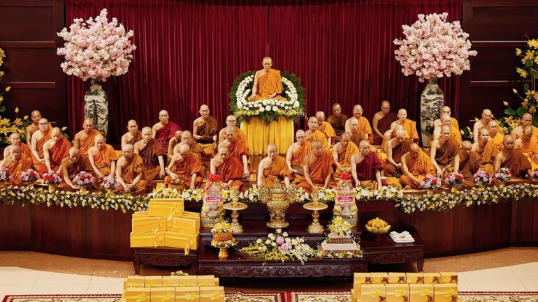 Lễ dâng y Kathina truyền thống của Phật giáo Nam tông tại tổ đình Bửu Long