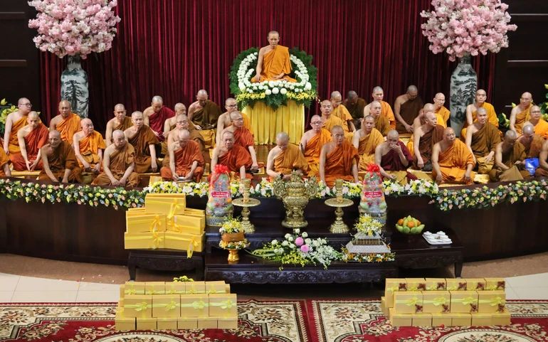 Lễ dâng y Kathina truyền thống của Phật giáo Nam tông tại tổ đình Bửu Long