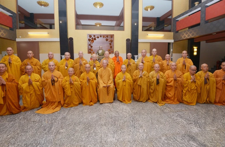 Sáng 23 tháng Chạp (14-1), Ban Trị sự GHPGVN TP.HCM khánh tuế Đức Pháp chủ GHPGVN trước thềm Xuân Quý Mão - 2023