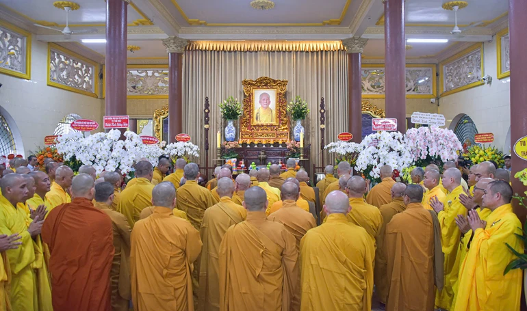 Lễ húy nhật tưởng niệm 11 năm ngày Đại lão Hòa thượng Thích Trí Tịnh viên tịch diễn ra tại chùa Vạn Đức vào sáng 27-3 - Ảnh: Quảng Đạo