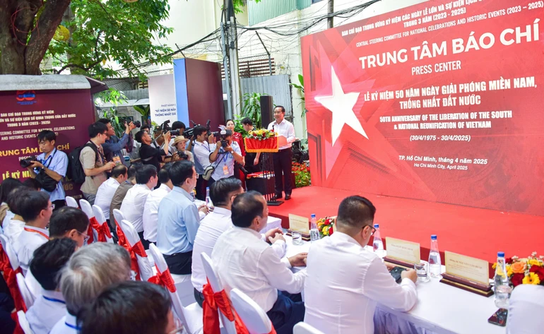Lễ khai trương Trung tâm báo chí phục vụ Lễ kỷ niệm 50 năm ngày giải phóng miền Nam, thống nhất đất nước vào sáng 27-4 - Ảnh: Văn Phúc 