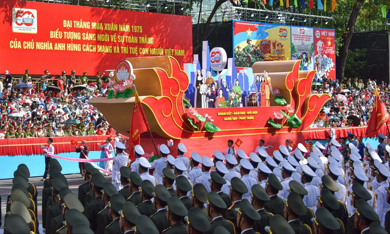 Buổi tổng duyệt cấp Nhà nước nhằm chuẩn bị cho Lễ kỷ niệm chính thức 50 năm ngày giải phóng miền Nam, thống nhất đất nước - Ảnh: Văn Phúc