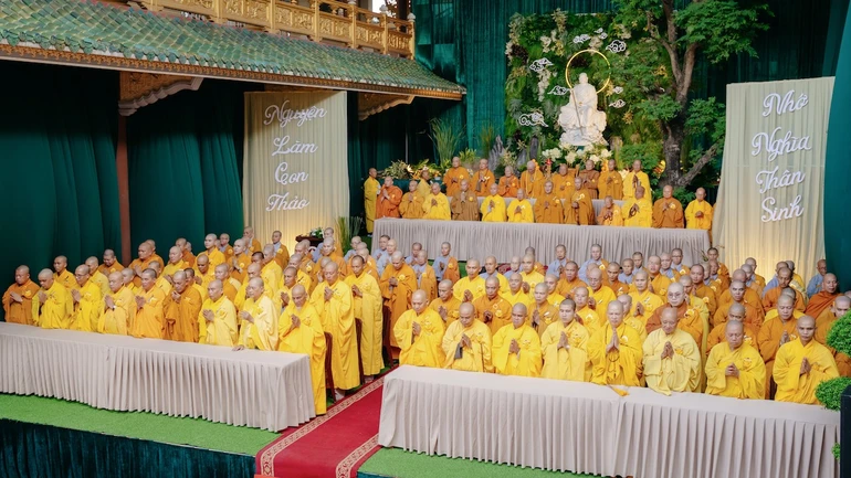 Đại lễ Vu lan - Báo hiếu Phật lịch 2569 tại chùa Vạn Đức (P.Tam Bình) diễn ra vào sáng 13-7-Ất Tỵ - Ảnh: Tuổi trẻ Vạn Đức