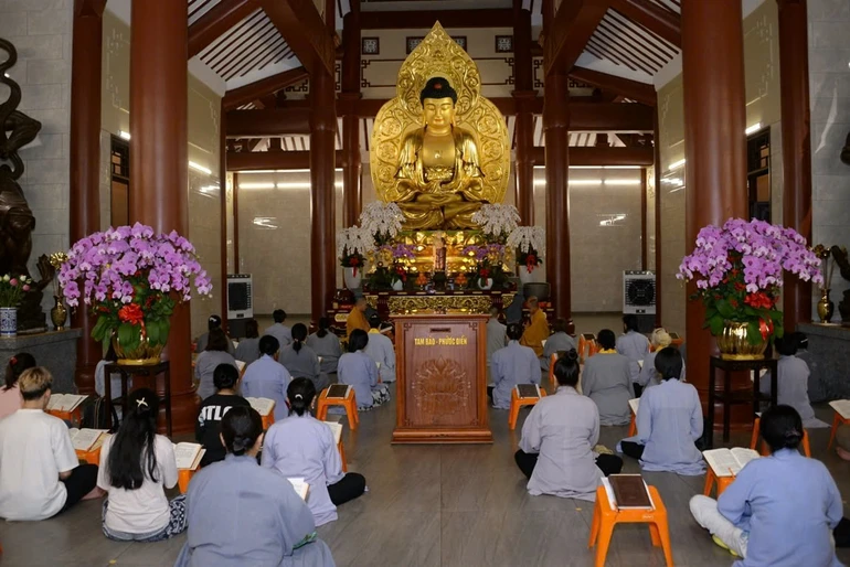 Thời khóa trì tụng kinh Địa Tạng tại chùa Phổ Quang - Ảnh: Bảo Toàn/BGN