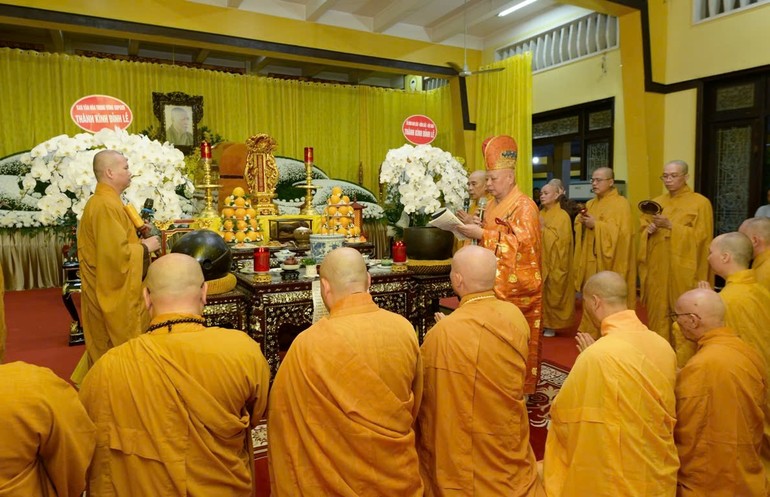 Lễ nhập kim quan và thọ tang Trưởng lão Hòa thượng Thích Trí Tịnh cử hành tại chùa Vĩnh Nghiêm (P.Xuân Hòa, TP.HCM) vào chiều ngày 8-10 - Ảnh: Bảo Toàn/BGN
