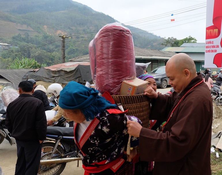 Cương trình “Tết yêu thương Xuân Bính Ngọ 2026” do Ban Kinh tế - Tài chính T.Ư tổ chức thường niên nhằm chia sẻ, động viên đồng bào khó khăn nhân dịp Tết đến xuân về - Ảnh: Nguyễn Cường