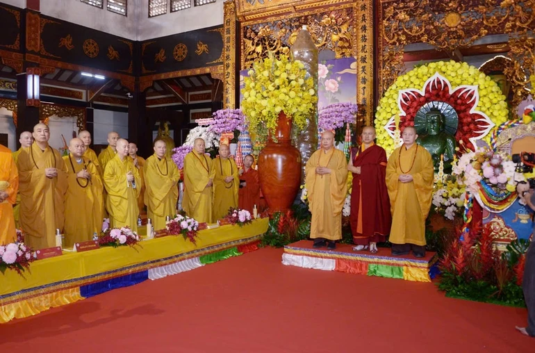 Pháp hội Cầu nguyện hòa bình thế giới lần thứ VI được trang nghiêm cử hành vào sáng 20-3 tại chùa Vĩnh Nghiêm - Ảnh: Bảo Toàn