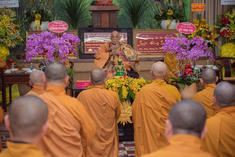 Khánh chúc Trưởng lão Hòa thượng Thích Hiển Tu