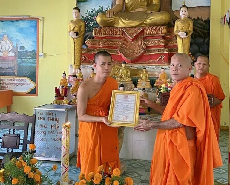 Đại đức Thạch Thanh Trường nhận quyết định bổ nhiệm trụ trì chùa Ô Đùng